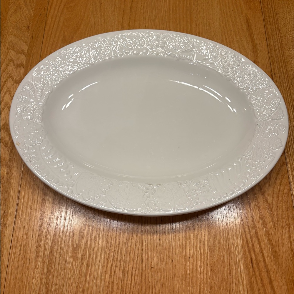 Pier 1 leaf patterned large platter, pattern PER 190 in white on white